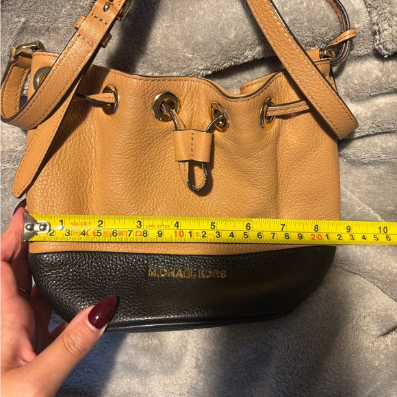 Michael Kors Tan and Black Bucket Bag - Picture 4 of 6